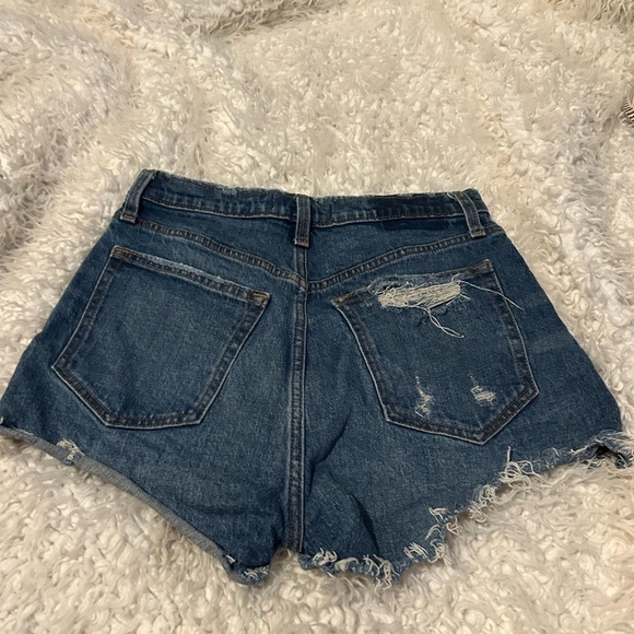 COPY - Abercrombie & Fitch High Rise 4”curve love size 4 distressed denim shorts - Picture 2 of 3